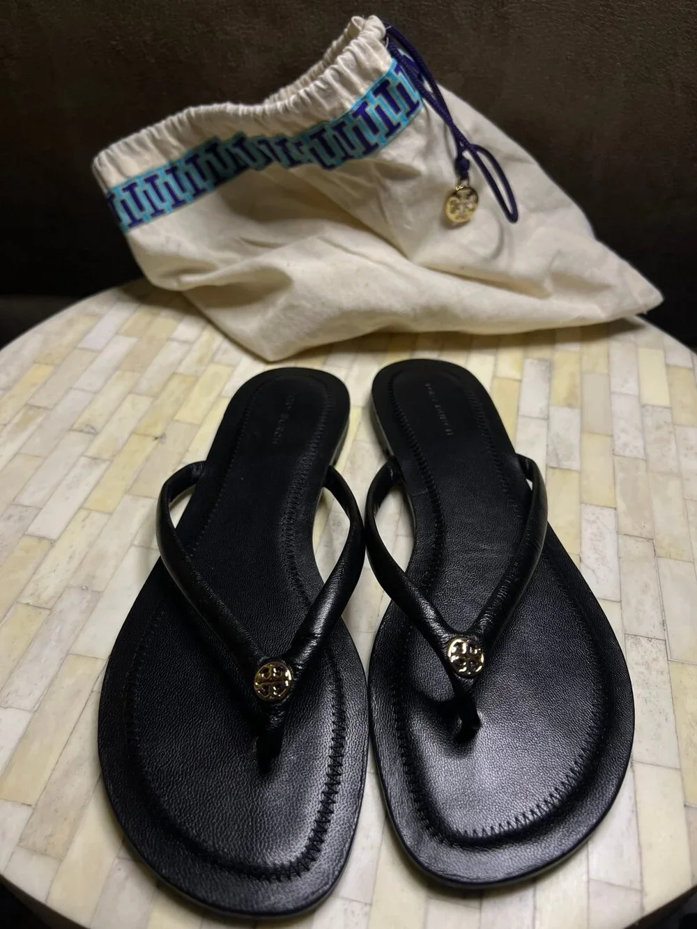 Tory Burch Chelsea Leather Flip Flops in Perfect Black